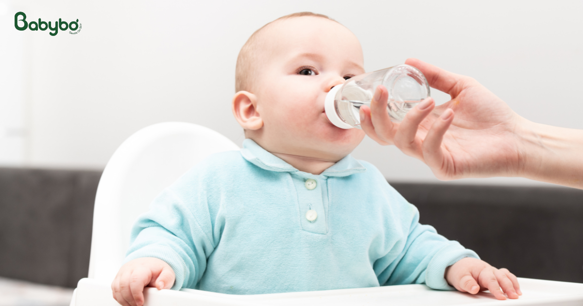 Uống đủ nước giúp bé dễ chịu hơn khi bị ho